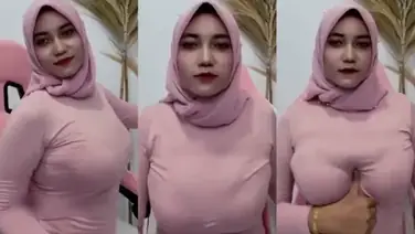 Cewek Tetek Gede Pamer Body Live WOT